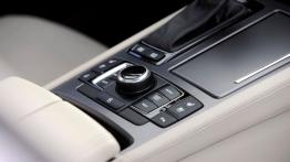 Hyundai Genesis II (2015) - panel sterowania na tunelu środkowym