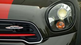 Mini Paceman John Cooper Works (2015) - lewy przedni reflektor - włączony