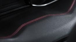 Peugeot 308 II GT (2015) - obudowa zestawu wskaźników