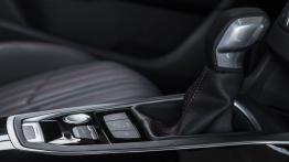 Peugeot 308 II GT (2015) - dźwignia zmiany biegów