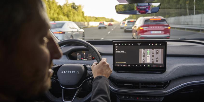 Skoda ostrzeże Cię przed policją i... pozwoli zagrać w Tetrisa. Rewolucyjna aktualizacja już jest!