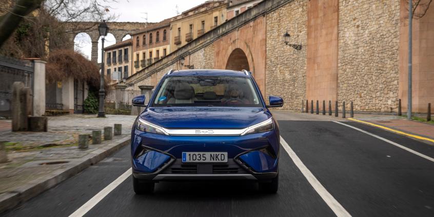 BYD ATTO 3 EVO debiutuje w Polsce. Większa moc, architektura 800V i rodzinna funkcjonalność w jednym