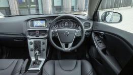 Volvo V40 FL (2016) - pełny panel przedni