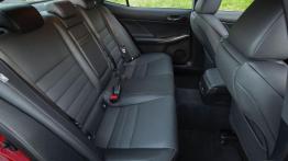 Lexus IS 200t F Sport (2016) - tylna kanapa