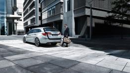 Opel Astra Sports Tourer (2016) - widok z tyłu