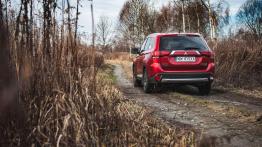 Mitsubishi Outlander III SUV Facelifting 2015 2.0 MIVEC 150KM 110kW 2015-2016