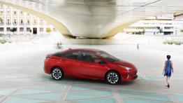 Toyota Prius (2016) - prawy bok