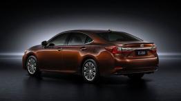 Lexus ES VI 200 Facelifting (2016) - widok z tyłu
