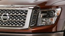 Nissan Titan XD (2016) - lewy przedni reflektor - wyłączony