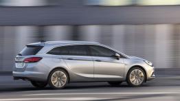 Opel Astra Sports Tourer (2016) - prawy bok