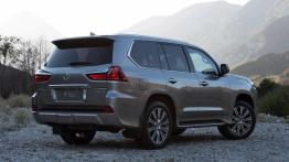 Lexus LX 570 Facelifting (2016) - widok z tyłu