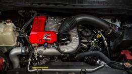 Nissan Titan XD (2016) - silnik