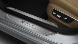 BMW serii 7 G12 740Le (2016) - listwa progowa