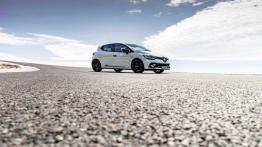 Renault Clio R.S. 220 Trophy (2016) - widok z przodu