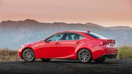 Lexus IS 200t F Sport (2016) - lewy bok