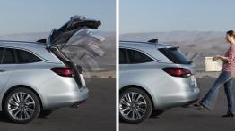 Opel Astra Sports Tourer (2016) - tył - inne ujęcie
