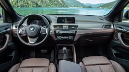 BMW X1II (2016) - pełny panel przedni