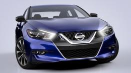 Nissan Maxima VIII (2016) - przód - reflektory włączone