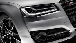 Audi S8 Plus (2016) - prawy przedni reflektor - włączony