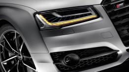 Audi S8 Plus (2016) - prawy przedni reflektor - włączony