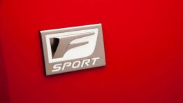 Lexus IS 200t F Sport (2016) - emblemat boczny