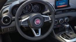 Fiat 124 Spider (2016) - kokpit