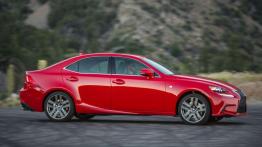 Lexus IS 200t F Sport (2016) - prawy bok
