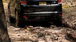 Land Rover Range Rover Sport II SVR Santorini Black (2016) - widok z tyłu