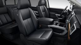 Nissan Titan XD (2016) - widok ogólny wnętrza z przodu