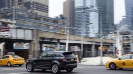 Land Rover Range Rover Sport II SVR Santorini Black (2016) - widok z tyłu