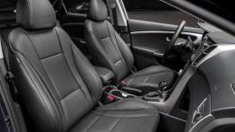 Hyundai Elantra GT Facelifting (2016) - widok ogólny wnętrza z przodu