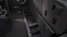 Nissan Titan XD (2016) - tylna kanapa złożona, widok z boku