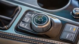 Nissan Maxima VIII (2016) - pokrętło sterujące na tunelu środkowym