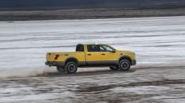 Nissan Titan XD (2016) - prawy bok