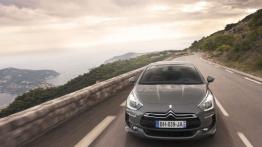 Citroen DS5 - przód - reflektory włączone