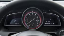 Mazda CX-3 SKYACTIV-G (2015) - zestaw wskaźników