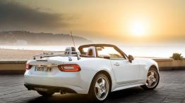  Fiat 124 Spider (2017) - widok z ty?u