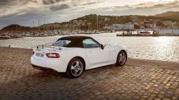  Fiat 124 Spider (2017) - widok z ty?u