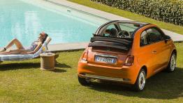 Fiat 500 Anniversario (2017) - widok z tyłu