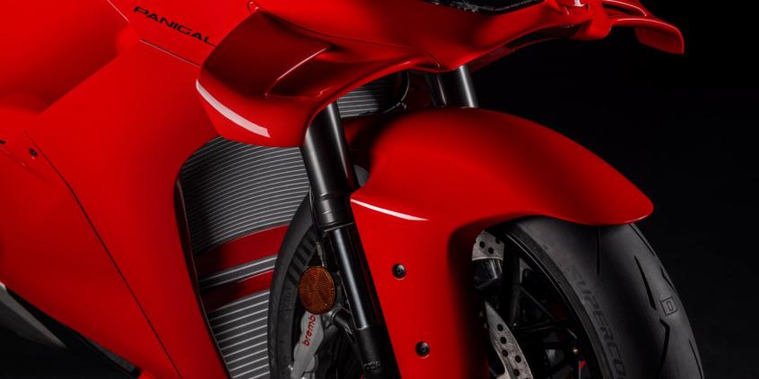 218 KM i wyższa prędkość maksymalna. Ducati Panigale V4 2027 ma asa w rękawie
