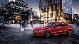 Mercedes Klasa A L Sedan (2018) - lewy bok