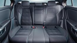 Mercedes Klasa A L Sedan (2018) - tylna kanapa