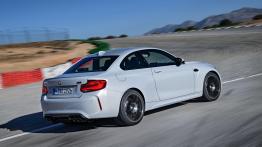 BMW M2 Competition (2018) - widok z tyłu