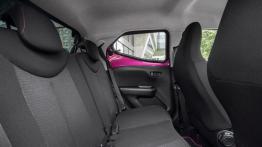 Toyota Aygo 1.0 VVT-i 72 KM (2018) - tylna kanapa