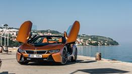 BMW i8 Roadster (2018) - widok z przodu