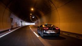 BMW i8 Roadster (2018) - widok z ty?u