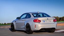 BMW M2 Competition (2018) - widok z tyłu