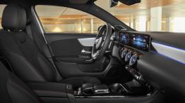 Mercedes-Benz Klasa A Sedan (2018) - widok ogólny wnętrza z przodu