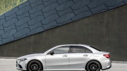 Mercedes-Benz Klasa A Sedan (2018) - lewy bok