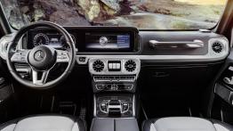Mercedes-Benz Klasa G (2018) - widok ogólny wnętrza z przodu